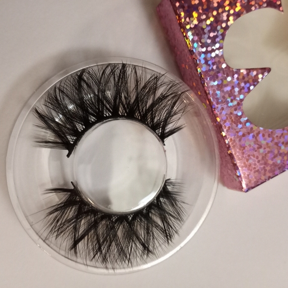 Eye lashes and I Envy blk lash glue - Picture 6 of 8